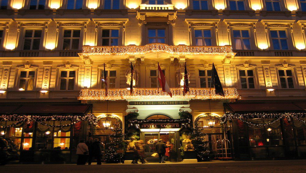 Wien_Hotel_Sacher_Am_Abend