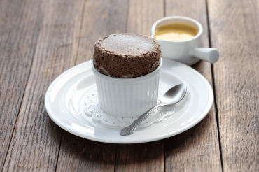 ¡Celebra el día del soufflé de chocolate con este delicioso postre!