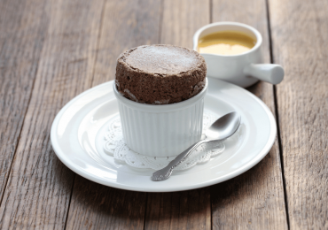 ¡Celebra el día del soufflé de chocolate con este delicioso postre!