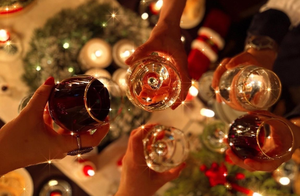 El invierno servido en taza: el origen y los rituales líquidos de la Navidad