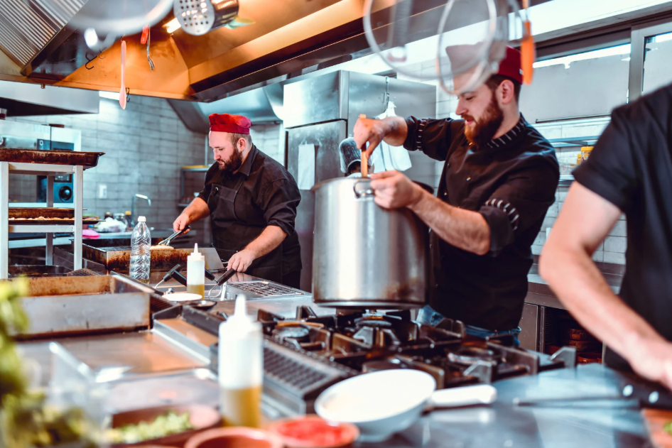 Del Aula A La Línea: La Complicada Y Brutal Realidad Del Cocinero Recién Egresado