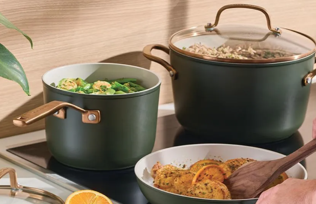 KitchenAid lleva la inspiración de la naturaleza a la cocina con su nueva colección de ollas y sartenes.